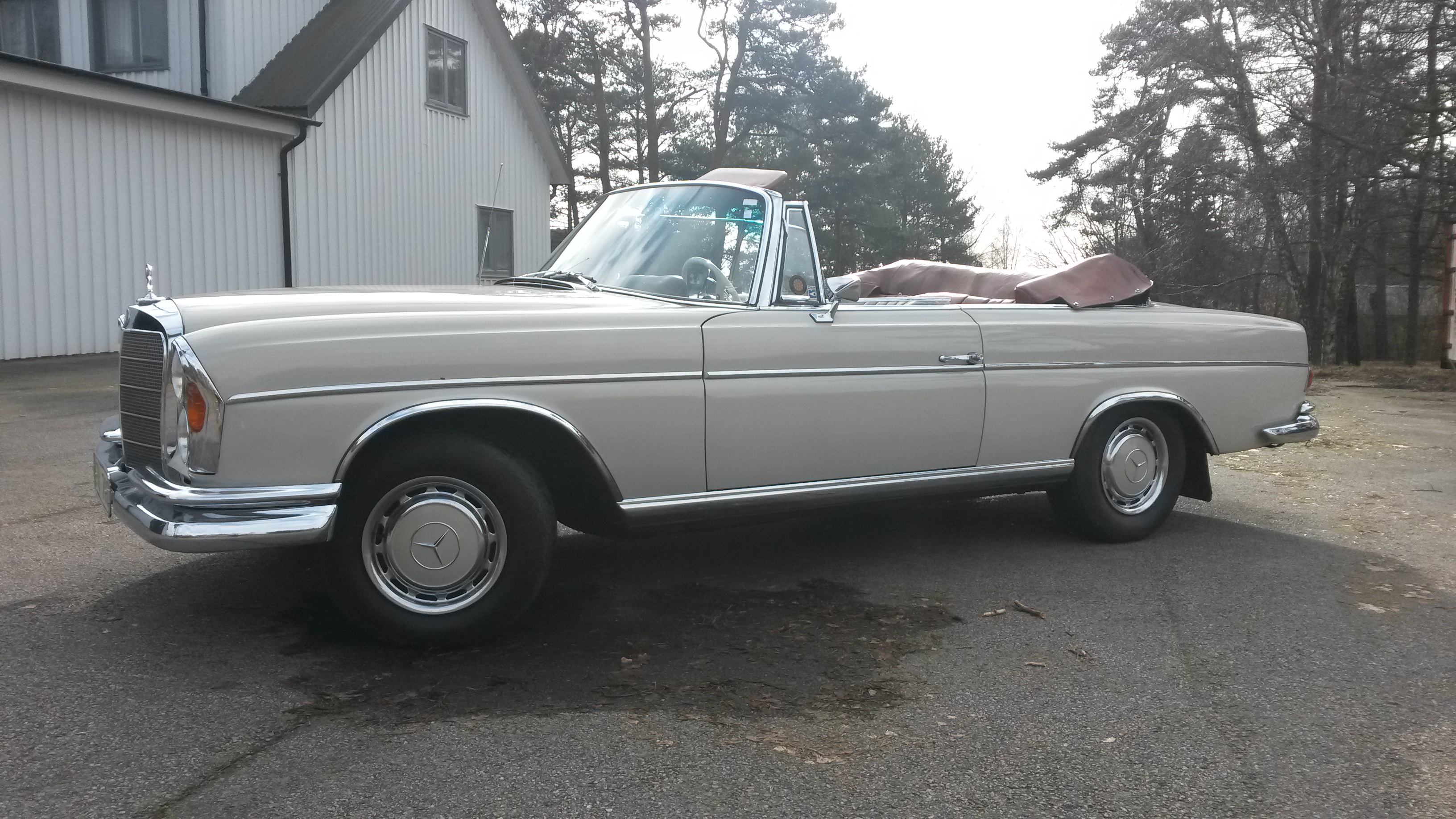 Mercedes-Benz 300 SE Cabriolet 