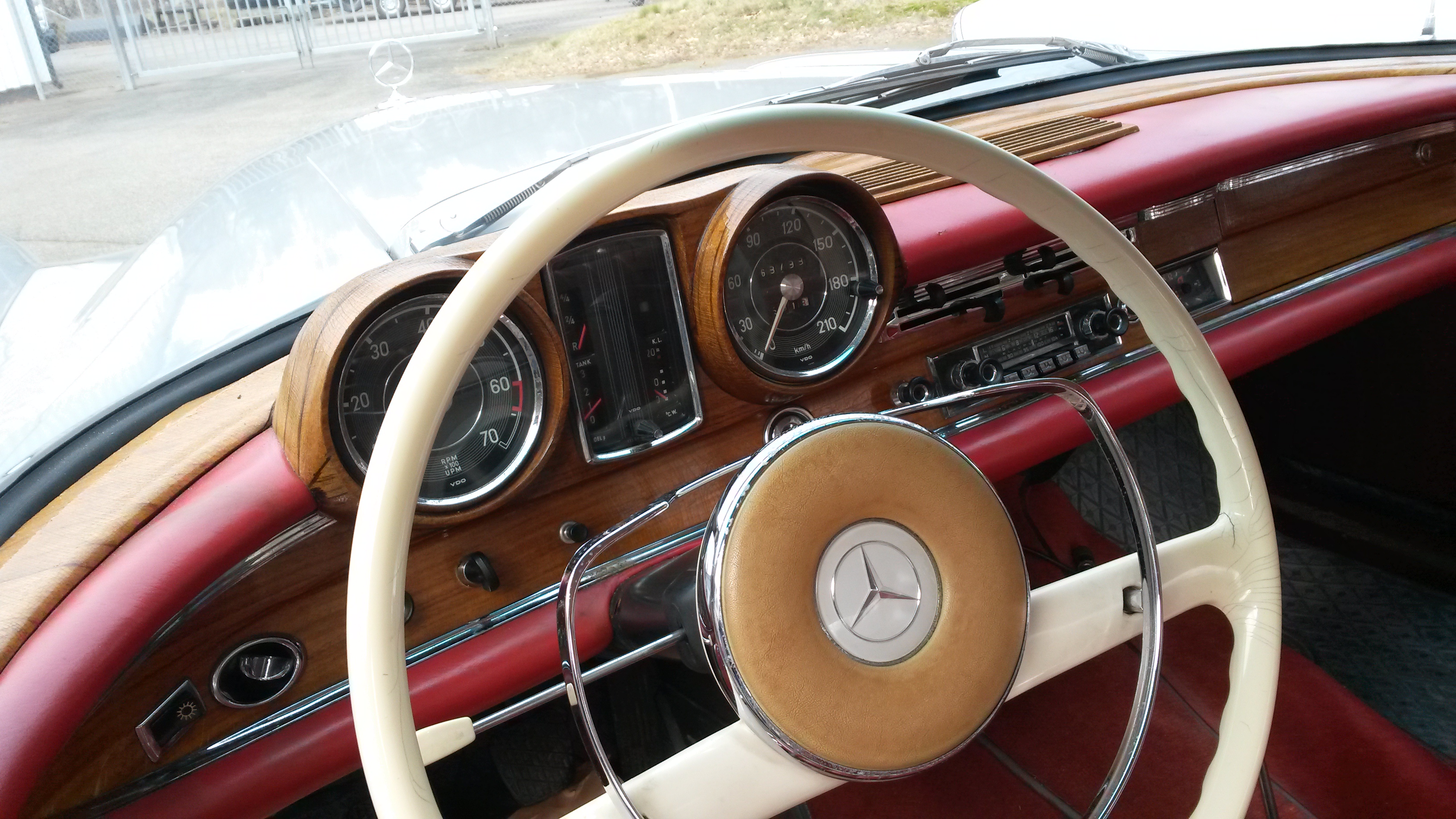 Mercedes 220 SE Coupe instrumentbräda