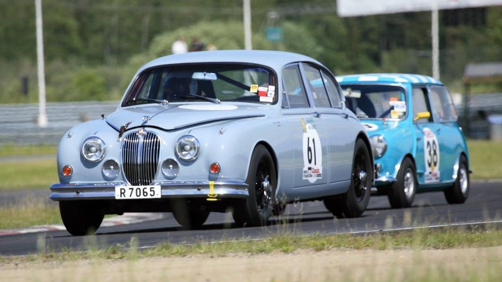 jaguar MK2 racing 2