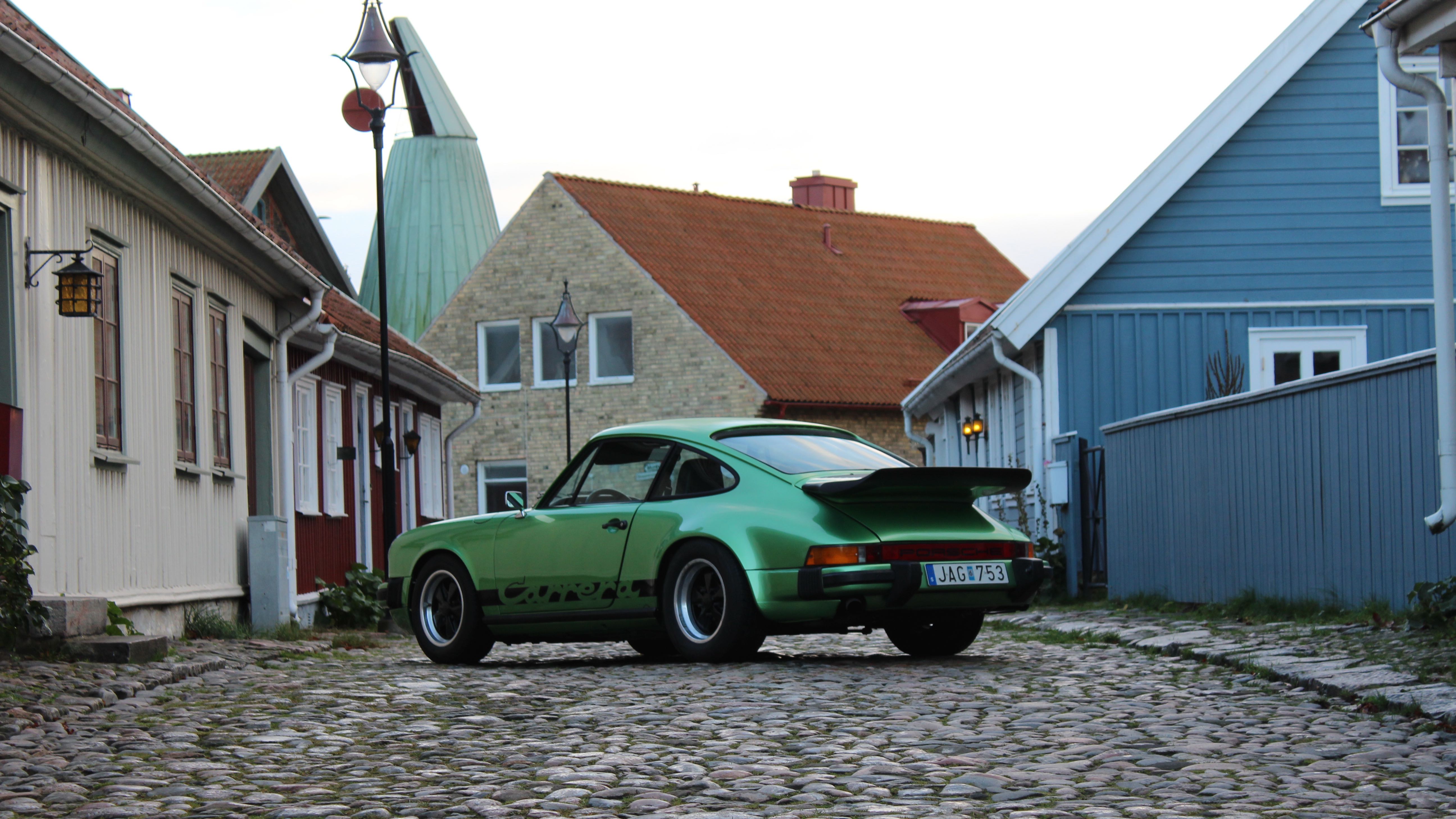 porsche carrera grön gamla stan långt ifrån