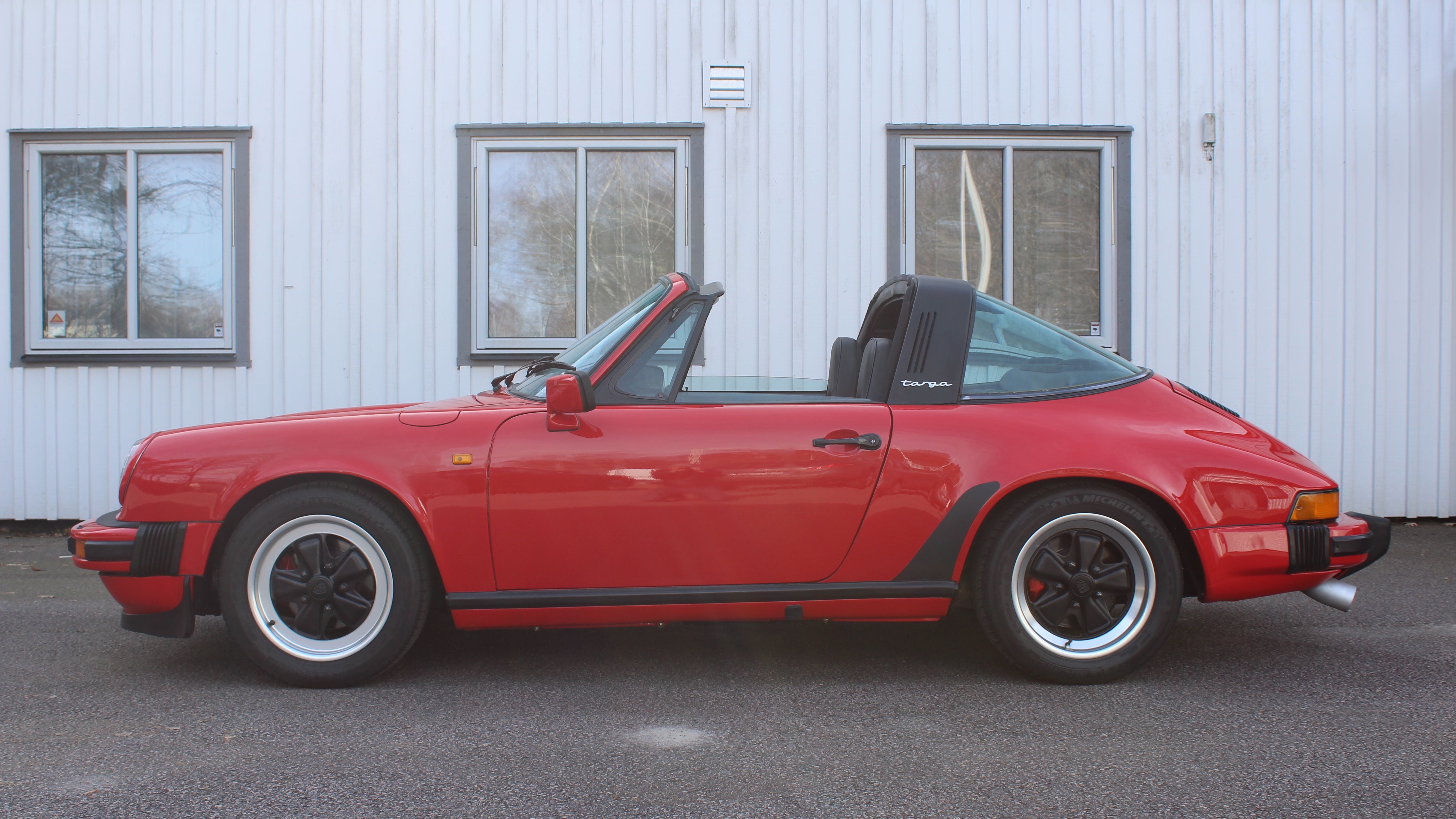 porsche 911 Targa röd sida vänster