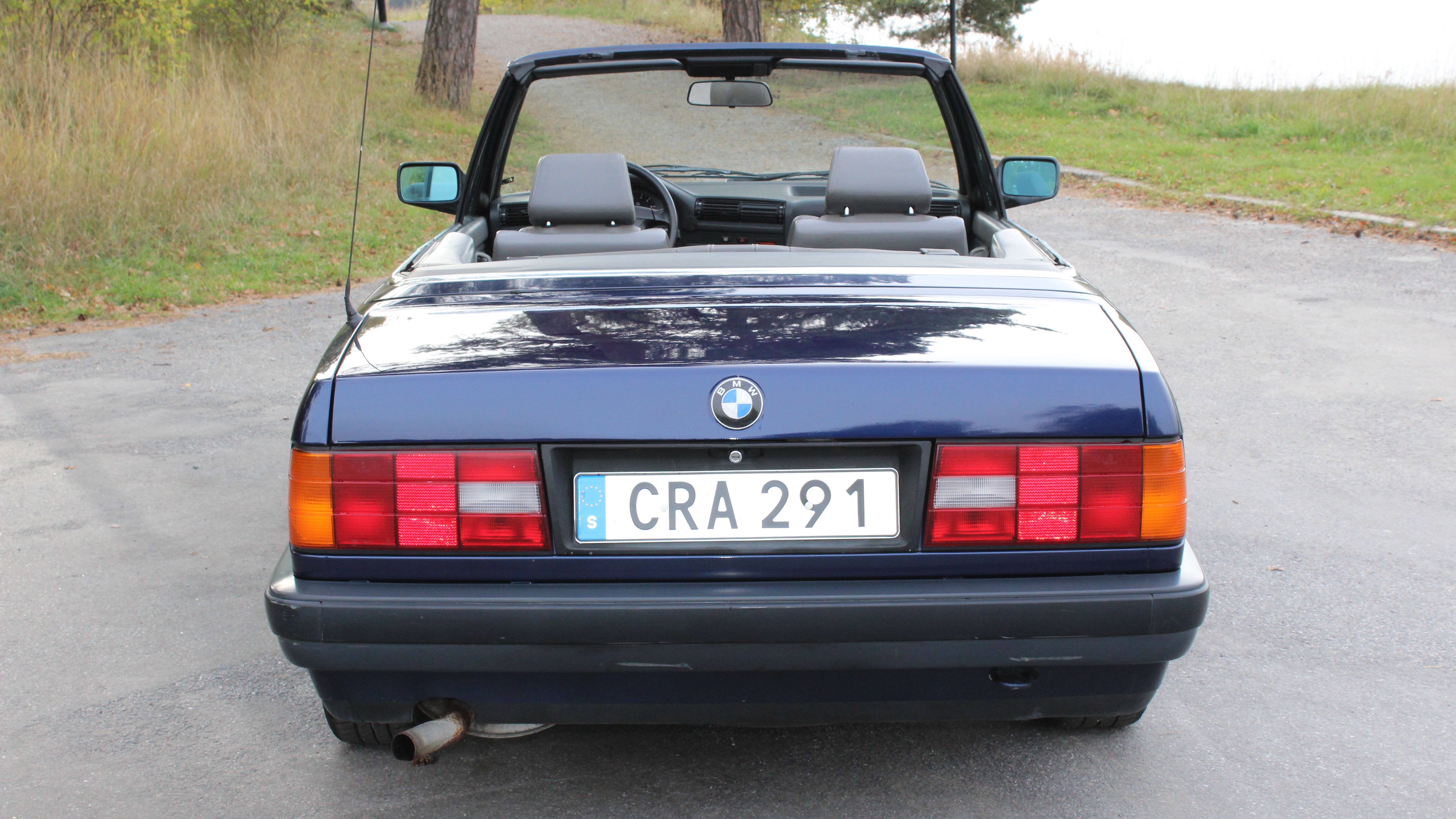 bmw 318i cab rakt bakifrån