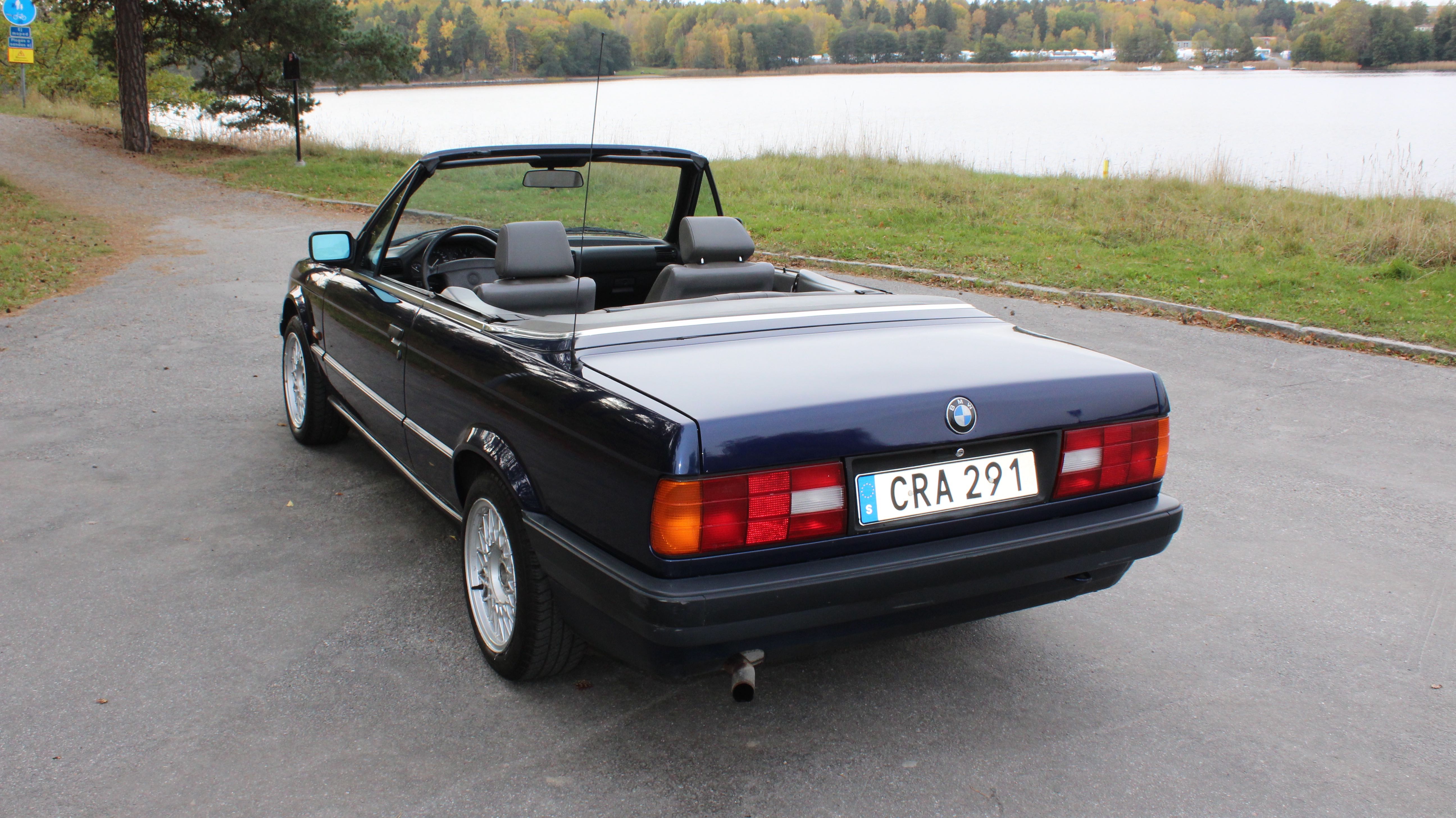 bmw 318i cab snett bak höger