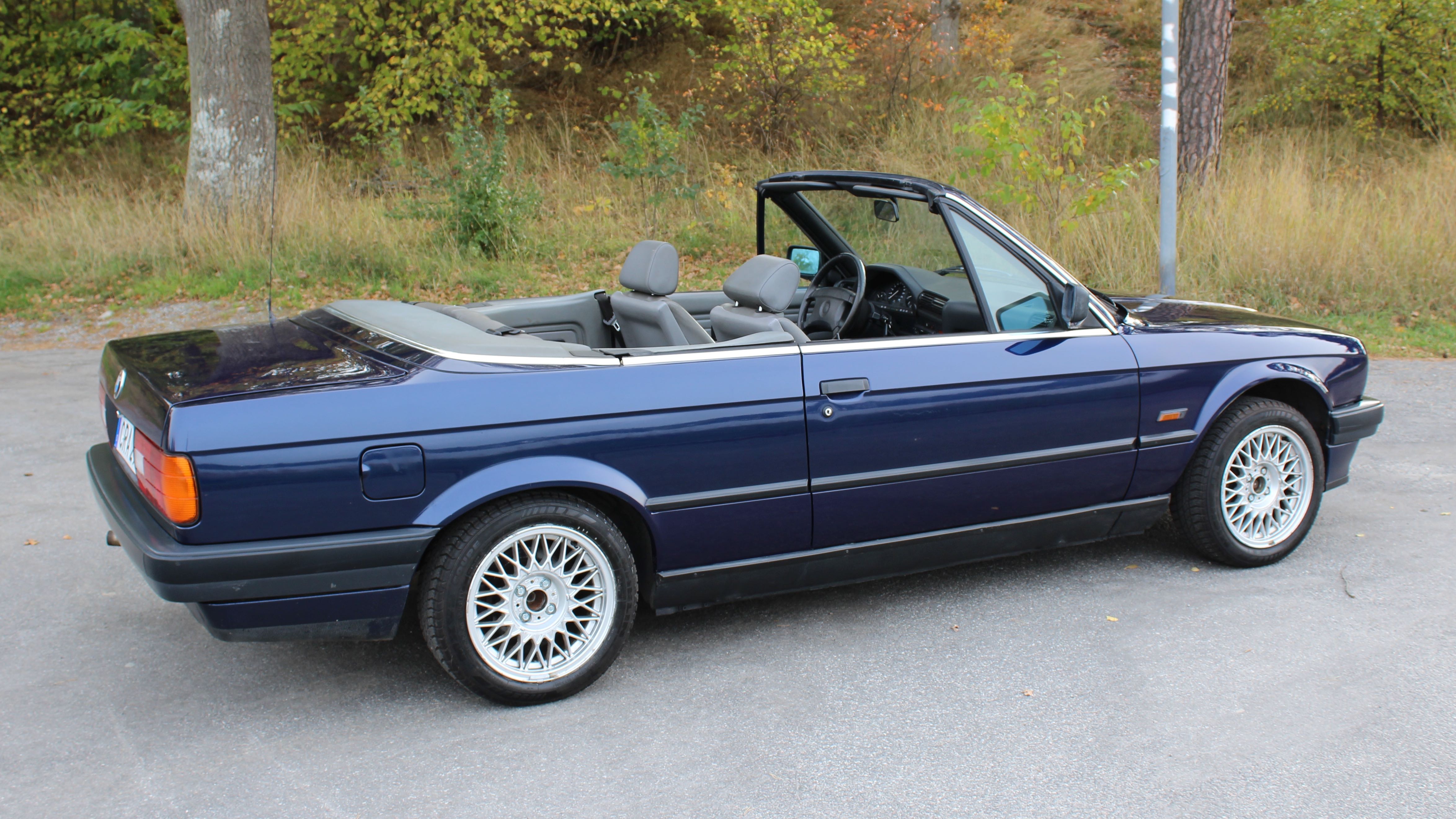 bMW 318i cab snett höger bak