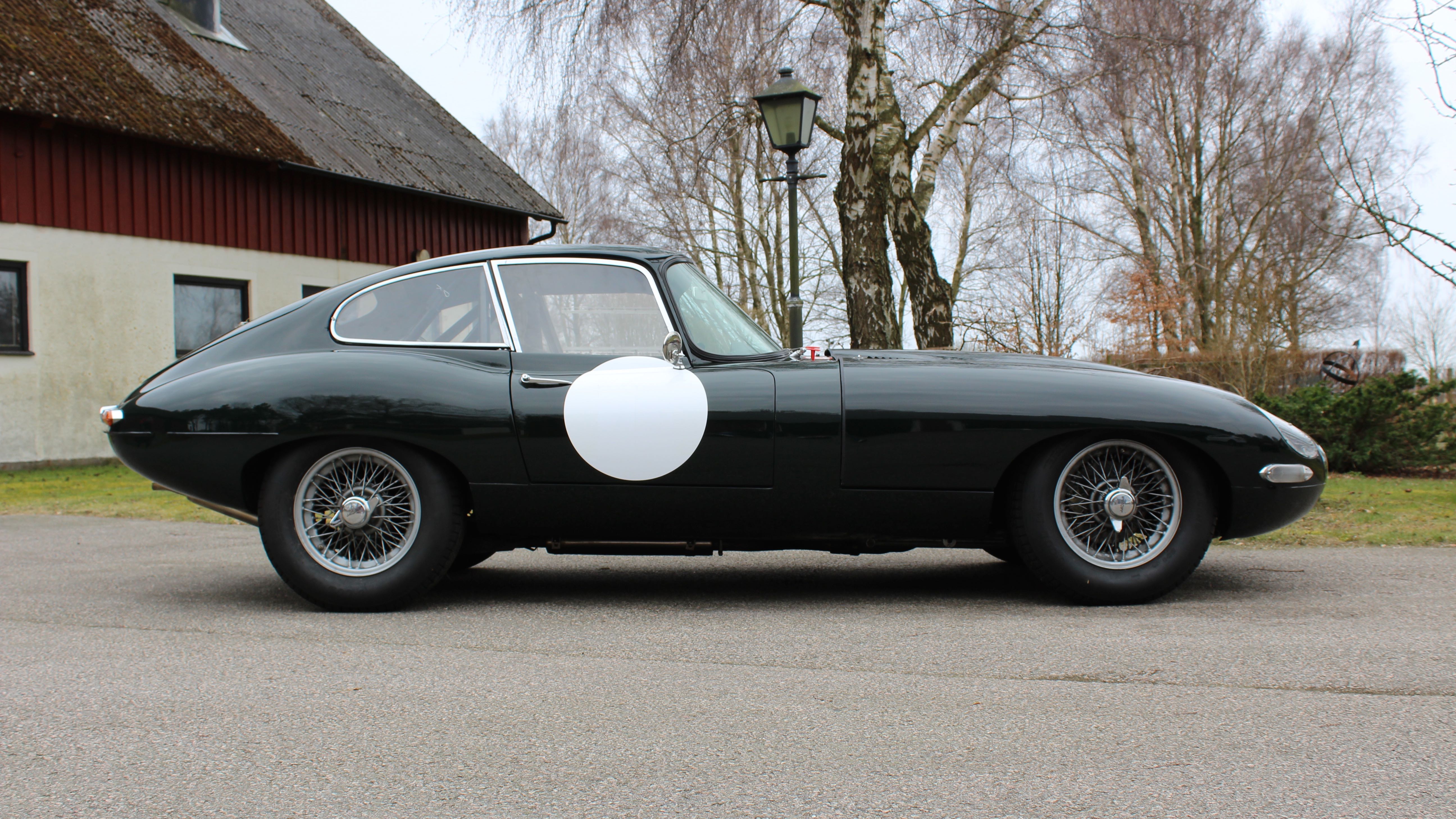 jaguar E-type 1961 sidan huven stängd