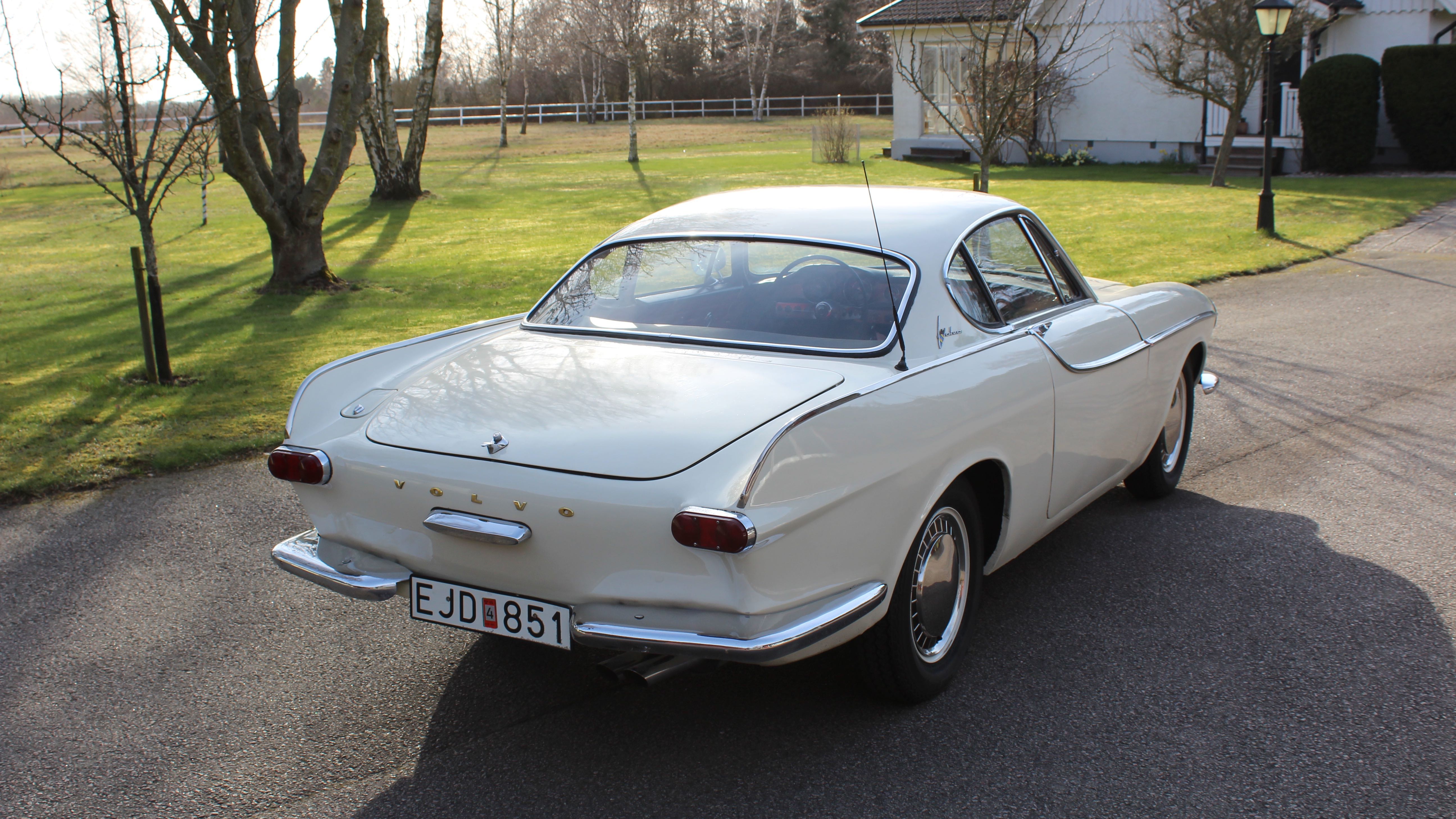 Volvo P1800 snett bakifrån höger2