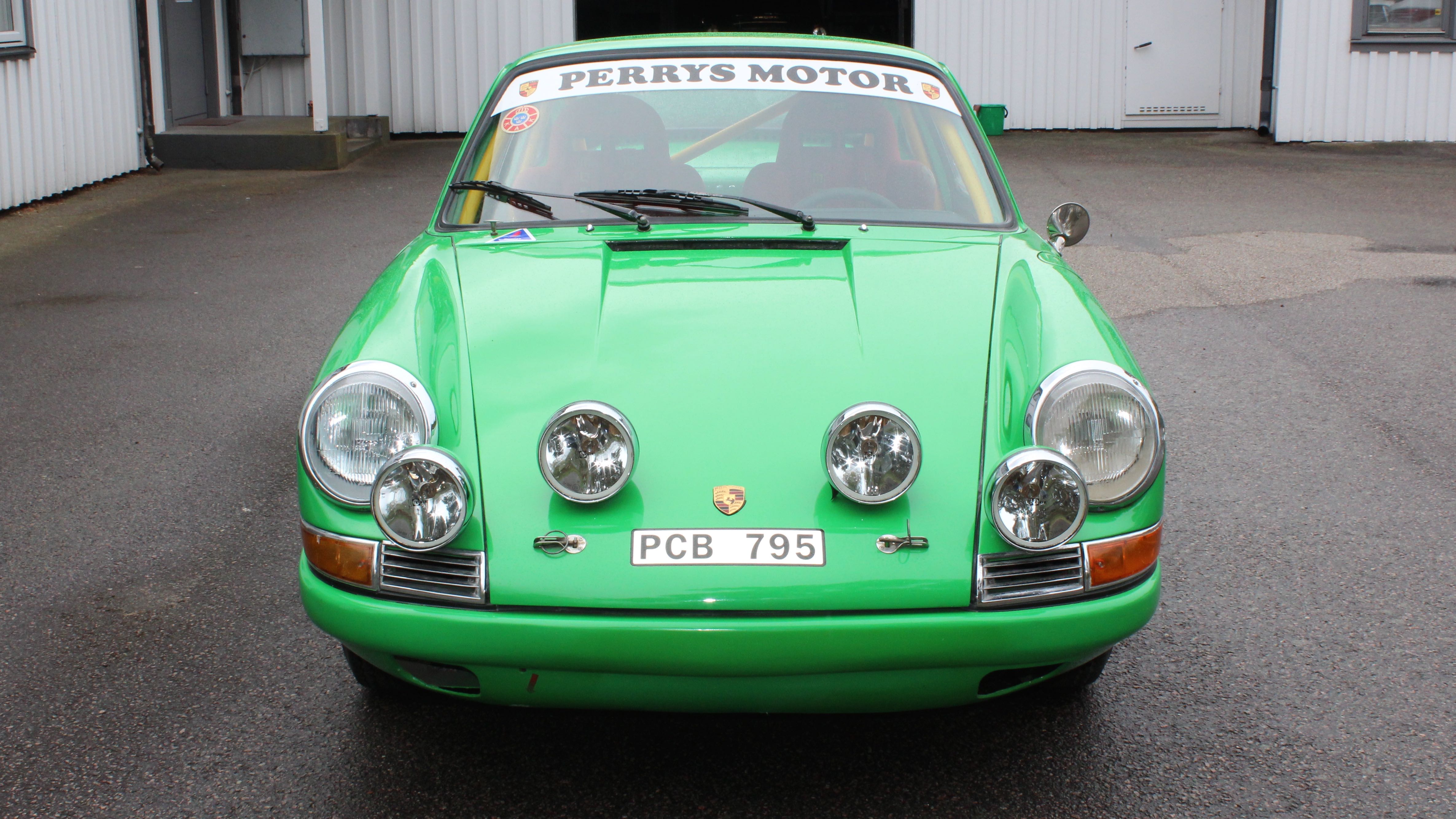 porsche 911 front