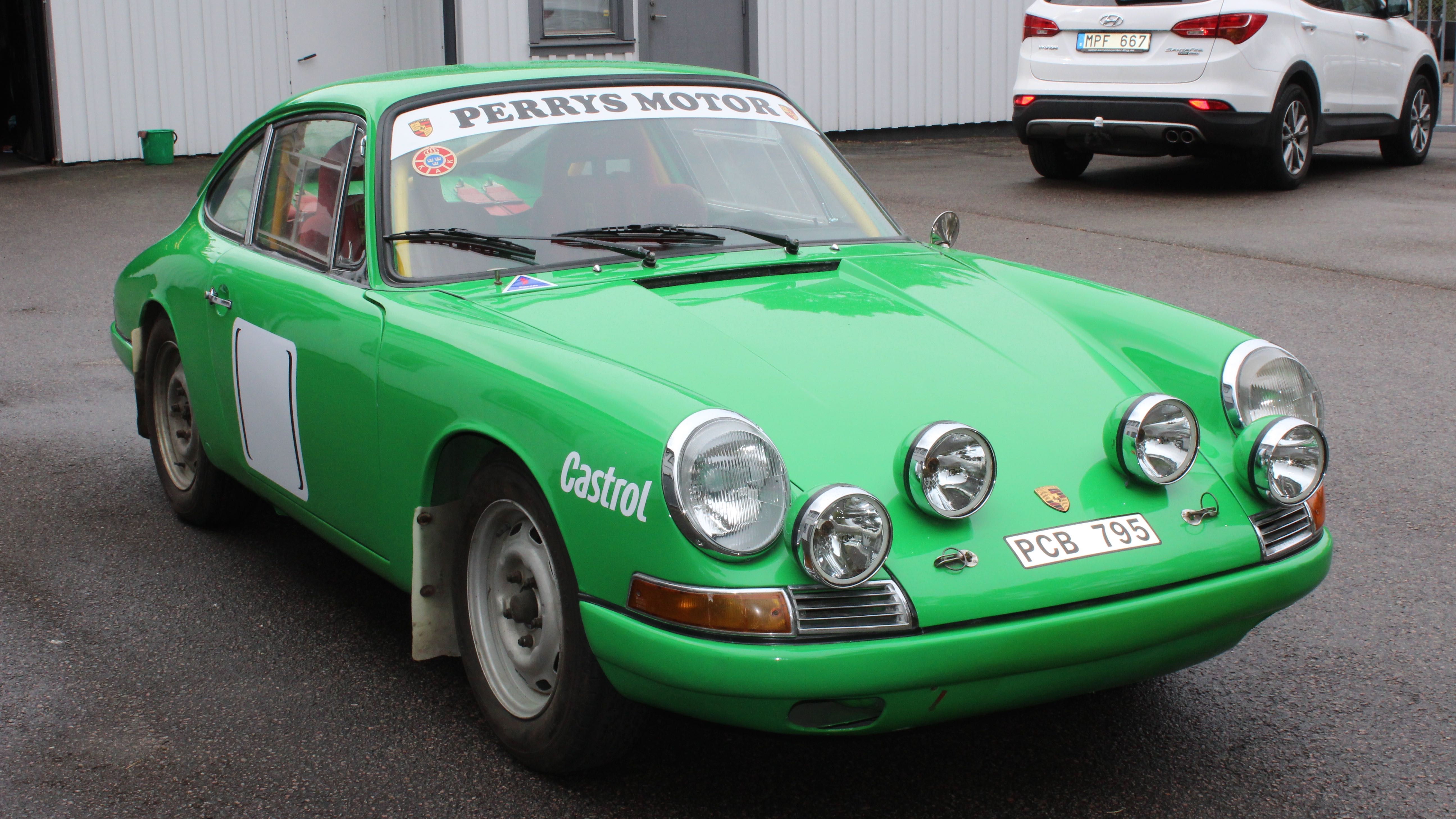 porsche 911 snett framifrån höger