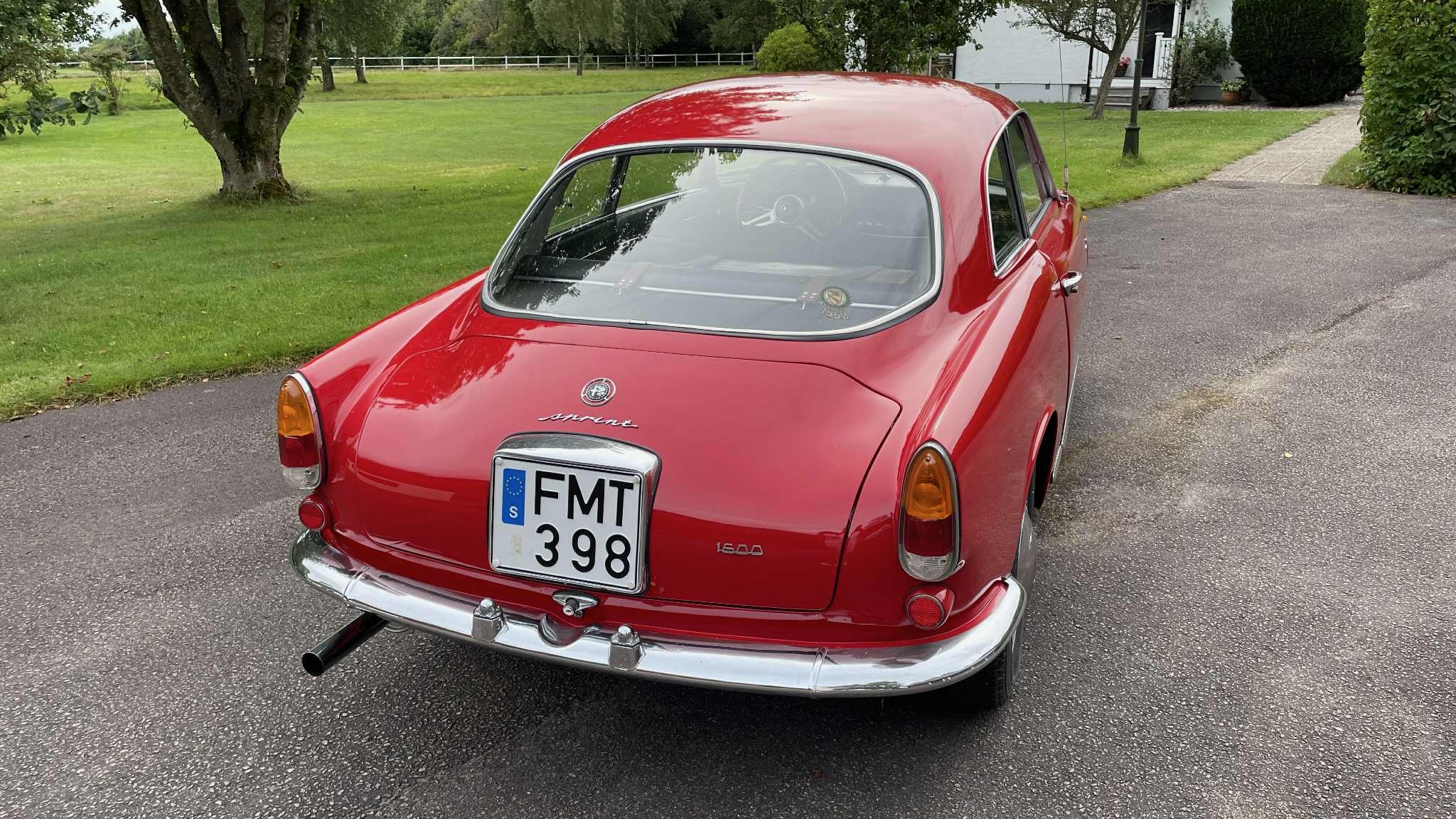 Alfa Giulia snett bak