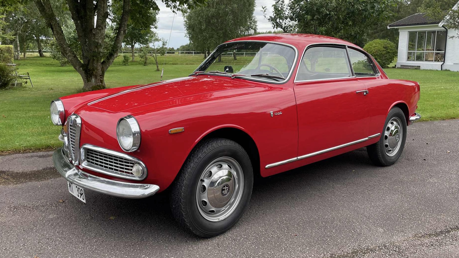 Alfa Giulia snett fram vä
