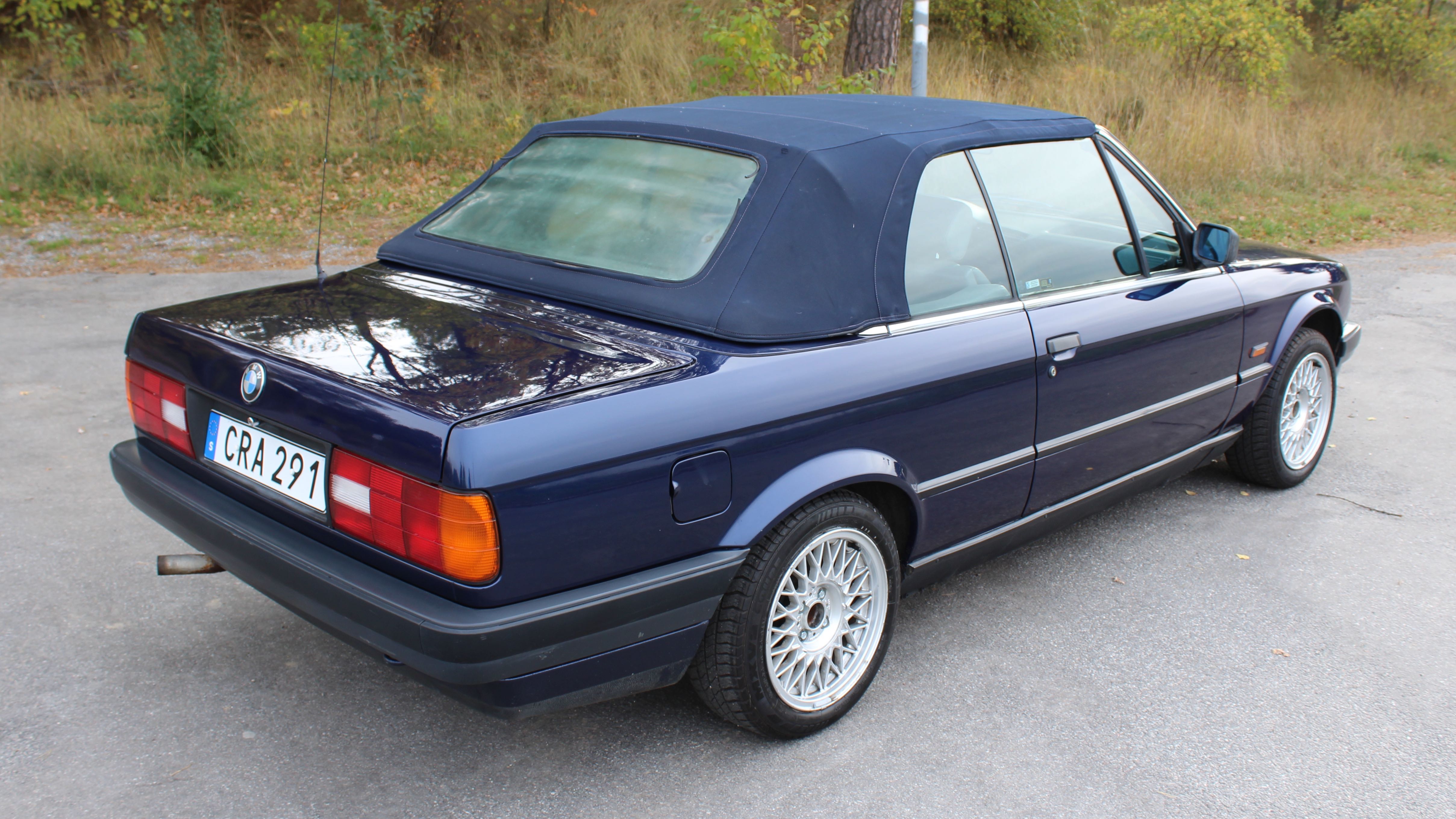 bMW 318i cab snett bak höger cab