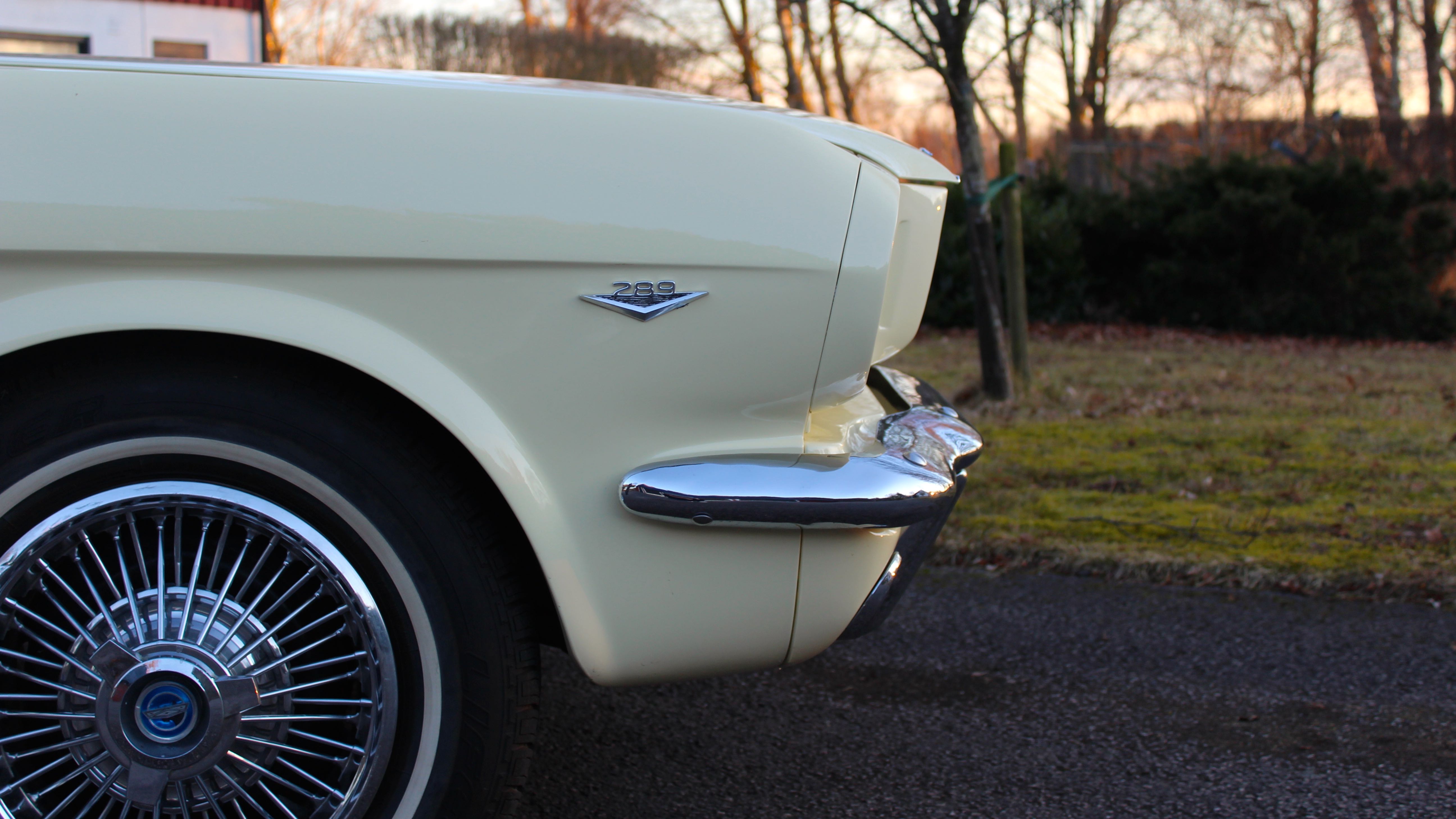 mustang detalj fram höger